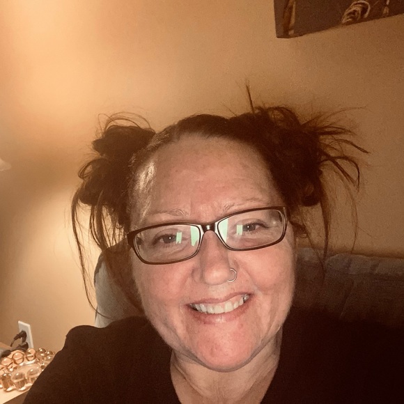 Meet your Posher, Kari - Picture 2 of 3